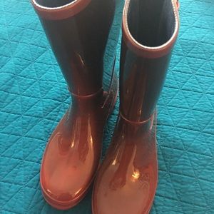 Shiny Red rainboots 🌧